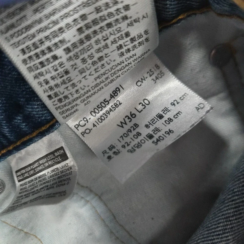 Levis 505 Jeans Mens 38x30 Light Wash Blue Straight Leg Denim Pants Classic Fit